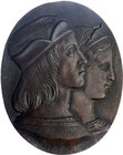 Italien Florenz
 Renaissance Plakette 19 Jh. in Bronze, Florenz, Raffaello and Fornarina, im Rv. Wappen von Florenz. 206,60g. 132x107mm vz/stgl