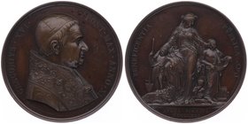 Italien Vatikan
Gregor XVI. 1837 - 1846 Br - Medaille 1841 auf die Wohltätigkeit, Av: Brustbild nach rechts, darum Umschrift, Rev: Stehende Beneficen...