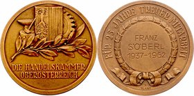 Bronzemedaille 1962 Handelskammer ÖO, 25 J. Treue, Franz Söberl, von F. Plany. 31,30g. 41mm stgl