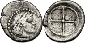 Sicily. Syracuse. AR Litra, 480-470 BC. D/ Head of Arethusa right. R/ Wheel with four spokes. SNG Cop. 627. AR. g. 0.61 mm. 10.00 VF.