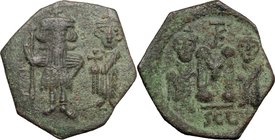 Constans II (641-668). AE Follis, Syracuse mint, 662-663. D/ Constans II standing facing, bearded, crowned, cuirassed, holding long cross; to right, C...