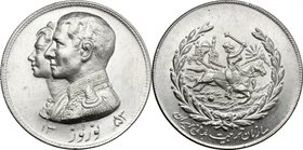 Iran. Reza Shah (1344-1360/1925-1941). AR Medal, 1335 AH. D/ Busts of Reza Shah and his wife left. R/ Polo-player within laurel wreath. AR. g. 20.50 m...