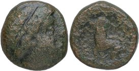 382-336 aC. Filipo II. Macedonia. AE 20. Se 6754. Ae. 4,26 g. Anv. Cabeza de Hércules con piel de León a derecha /Rev. Jinete a derecha, delante estre...