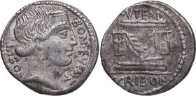 62 aC. Familia Scribonia. Roma. Denario. FFC 1102. 3,77 g. Escasa. EBC-. Est.160.