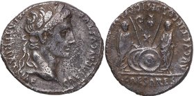 7-6 aC. Augusto (27 aC-14 dC). X Caesares. Lugdunum. Denario. FFC 22. Ag. 3,49 g. Atractiva. Escasa. MBC / MBC+. Est.250.