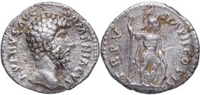 161-169 dC. Lucio Vero. TR P V Imp COS II. Denario. Ag. 2,69 g. MBC+. Est.110.
