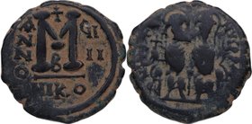 518-522 dC. Justino II con Sofía. Nicomedia. Follis. Ae. 12,34 g. Anv. IVSTI-NVS D P AVG. Justino II y Sofia sentados cara a cara en un trono doble; e...