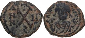 582-602 dC. Mauricio Tiberio. Antioquía. Decanummium. Año 5. Ae. 3,05 g. Anv. busto consular diademado cara de Mauricio-Tibèrio sosteniendo  mappa en ...