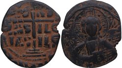 1028-1034 dC. Romano III. Constantinopla. Follis. Ae. 6,76 g. Anv. + EMMA-NOVHA / IC - XC. Gran busto de Cristo Antiphonetes de pie en el frente, con ...