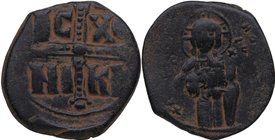 1040 dC. Micaelo IV. Constantinopla. Follis. Ae. 8,41 g. Anv. Gran busto de Cristo Antiphonetes de pie en el frente, con globo, vestido de palio y col...