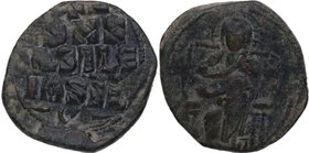1042-1065 dC. Constantino IX. Follis. Ae. 9,23 g. Anv. Cristo Antiphonetes sentado frente a un trono con archivo, vestido de palio y colombio, sosteni...