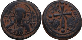 1078-1081 dC. Nicéforo II. Follis. 6,31 g. Anv. Busto de Cristo Antiphonetes desde el frente, con globo crucifero vestido de palio y colobio, bendicie...