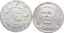 1945 y 1955. Lote de 2 medallas. Mussolini y Stalin. Tamaño duro. Ag. EBC. Est.50.