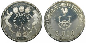 Guinea Ecuatorial. 2000 Ekuele. 1979. (km#38) 42,87 gr Ag. Soccer Games Argentina 1978. 
Grado: Proof