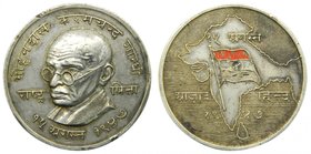 India Republic . Medal 1947 , AR medal (40 gr ) 37,2 mm, bust left of Mahatma Gandhi with title in Hindi raashtr pita "Father of the Nation"// Hindi t...