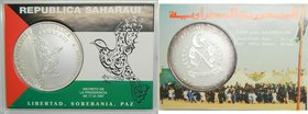 Saharawi Arab Democratic Republic. 5000 Pesetas 1997 plata 999. 42 mm. Estuche original. Libertad Soberania y Paz. no Krause.
Grado: sc