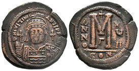 Justinian I, AE Follis. Constantinople. 527-565 AD. DN IVSTINIANVS PP AVG, helmeted, cuirassed bust facing holding cross on globe and shield; cross to...