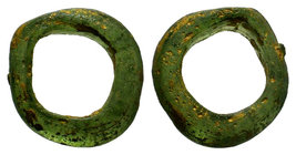 Roman period Glass finger ring, 2nd-4th centuries AD. RARE!!!

Condition: Very Fine

Weight: 2,61gr
Diameter: 23mm

From a Private Uk Collection.