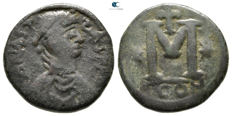 Anastasius I AD 491-518. Constantinople
Follis Æ

23 mm., 7,33 g.



near...