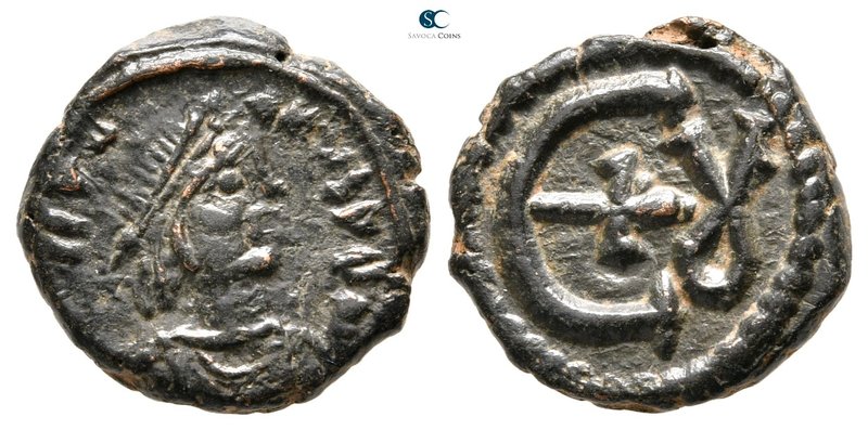 Justinian I AD 527-565. Constantinople
Pentanummium Æ

15 mm., 2,75 g.


...