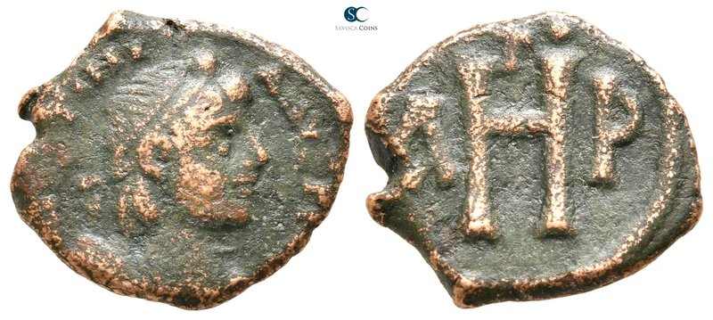 Justinian I AD 527-565. Thessalonica
8 Nummi Æ

18 mm., 2,50 g.



nearly...