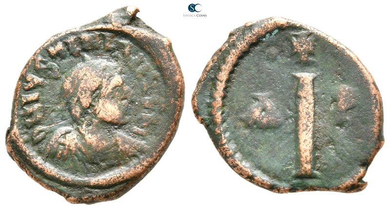 Justinian I AD 527-565. Thessalonica
Decanummium Æ

20 mm., 3,25 g.



ve...