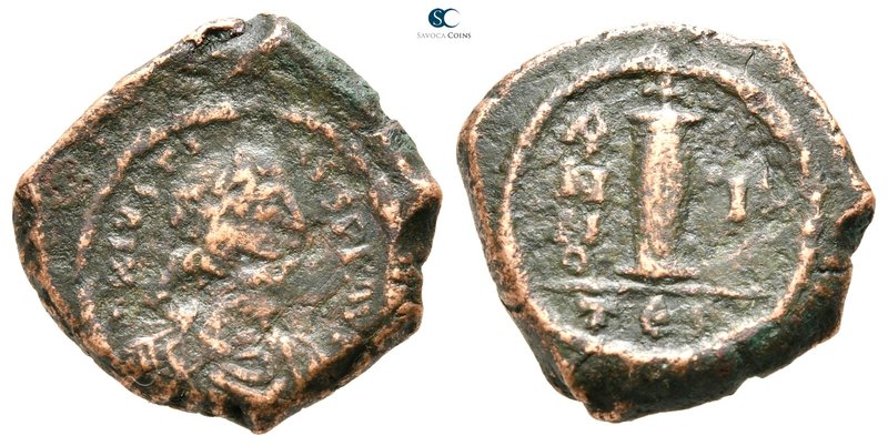 Justinian I AD 527-565. Thessalonica
Decanummium Æ

18 mm., 3,97 g.



ne...