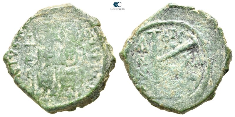 Justin II and Sophia AD 565-578. Thessalonica
Half follis Æ

22 mm., 5,74 g....