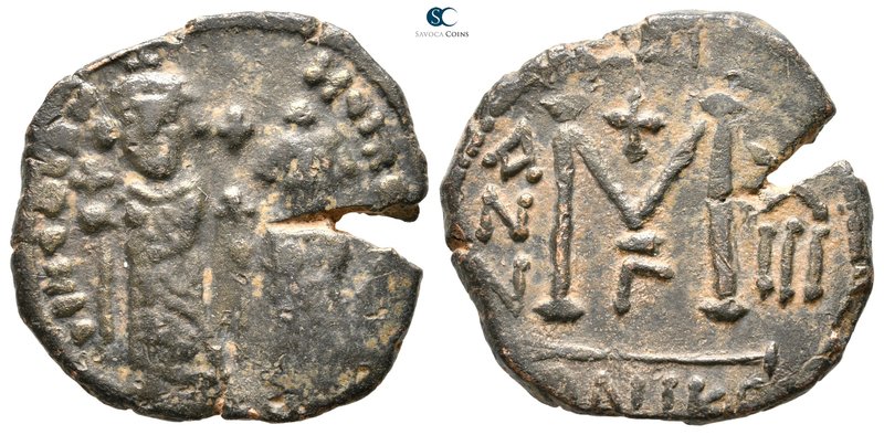 Phocas, with Leontia AD 602-610. Nikomedia
Follis Æ

27 mm., 9,09 g.



v...