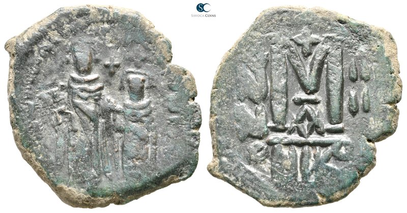 Heraclius with Heraclius Constantine AD 610-641. Nikomedia
Follis Æ

30 mm., ...