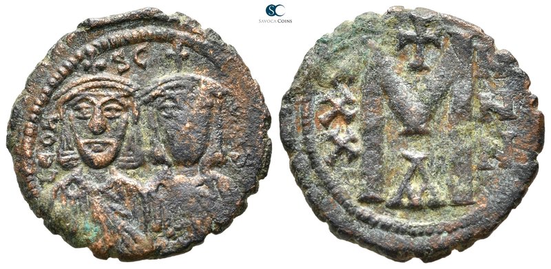 Leo V and Constantine AD 813-820. Constantinople
Follis Æ

23 mm., 4,40 g.
...