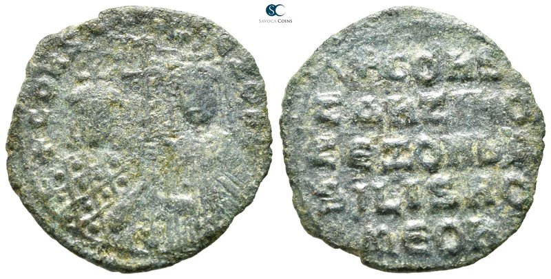 Constantine VII Porphyrogenitus, with Zoe AD 913-959. Constantinople
Follis Æ
...