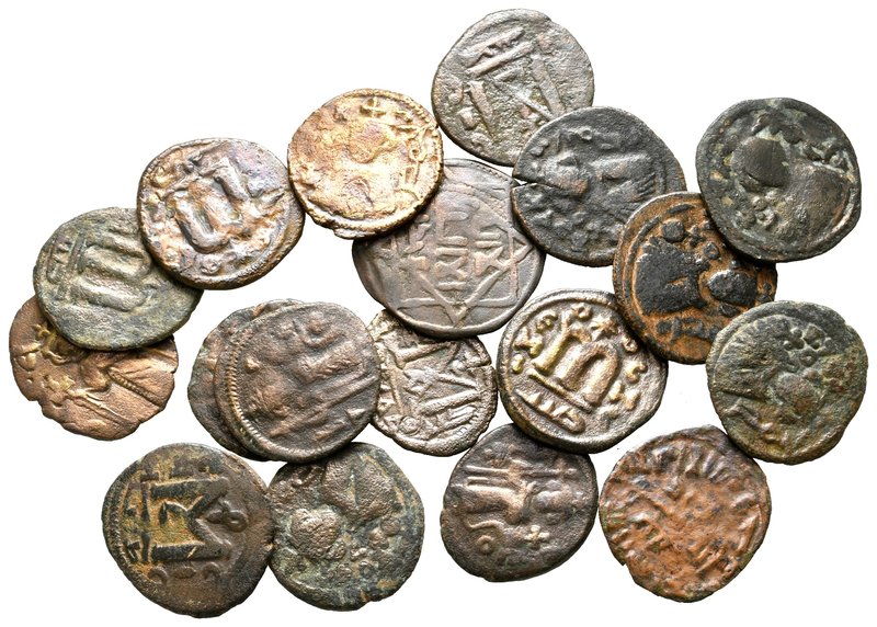 Lot of ca. 18 arab-byzantine bronze coins / SOLD AS SEEN, NO RETURN!

very fin...
