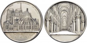 FRANKREICH 
 Paris 
 Versilberte Bronzemedaille o. J. (1855). Stempel von Jacques und Charles Wiener. Auf die Kirche Notre- Dame in Paris. Aussenans...
