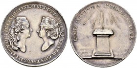 SCHWEDEN 
 Gustav III. 1771-1792. 
 Silbermedaille o. J. Preismedaille. Stempel von C. G. Fehrman. Die Brustbilder Gustavs III. und seiner Mutter Lu...