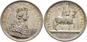 SCHWEDEN 
 Gustav III. 1771-1792. 
 Silbermedaille 1772. Auf seine Krönung. Stempel von G. Ljungberger. Brustbild im Krönungsornat nach rechts. Rv. ...
