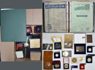 Medaillen alle Welt: Philatelie: Lot ca. 45 moderne Ausstellung- und Auszeichnungsmedaillen (20. Jhd.), Gold, Silber, unedle Metalle, z.T. mit Verleih...