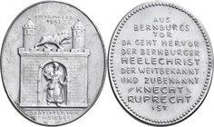 Medaillen Deutschland: Bernburg/Saale: Ovale Zinnmedaille 1943 von Karl Goetz (1875-1950), auf Knecht Ruprecht. Bernburger Stadttor mit Knecht Ruprech...