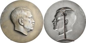 Medaillen Deutschland: Drittes Reich 1933-1945: Hitler, Adolf (1889-1945), einseitige bronzierte Zinkmedaille o.J., signiert IWF. Kopf Hitlers nach re...