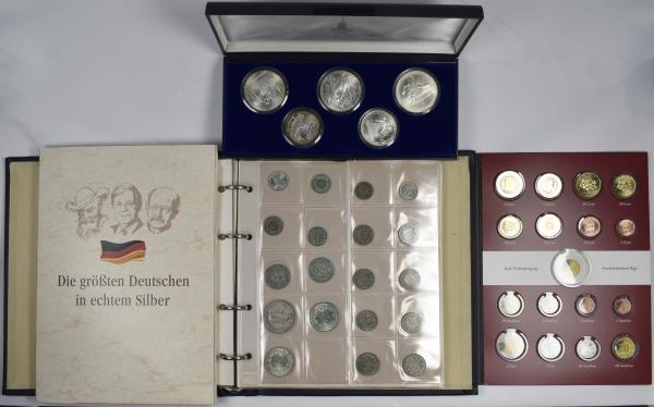Alle Welt: Kleine Schachtel mit diversen in- und ausländischen Münzen, teils Sil...