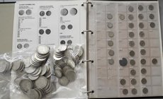 Niederlande: Eine angefangene Sammlung an ”Munten van het Koninkrijk der Nederlanden”. Ein Vordruckalbum mit ein paar Kleinmünzen sowie zwei Tüten (zu...