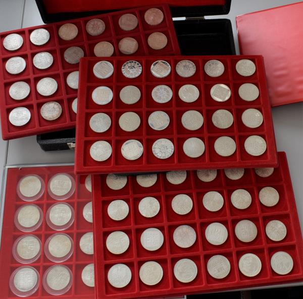 Österreich: Ein Münzkoffer und eine Lindnerbox voll mit Schillingen, dabei 13 x ...