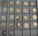 Polen: Sammlung 22 diverse Münzen aus Polen, Sportmotive wie Olympiade oder Fußball, 21 Münzen aus Silber. Nominale 200, 500 und 1000 und 20000 Zloty ...