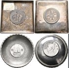 Varia, Sonstiges: 2 Schalen (vermutlich Silber, 1x davon mit Punzen) mit eingefassten Münzen: Tradedollar von 1911 (KM# T 5) sowie China Dollar Präsid...