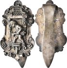 Varia, Sonstiges: Silberner Gürtelclip um 1900, Putto mit Schlüssel unter Baldachin, ca. 75 x 42 mm, eradierte Punze ”800” auf der Rückseite, in vorzü...