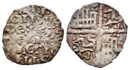 Reino de Castilla y León. Alfonso X (1252-1284). Dinero de seis líneas. (Bautista-368.5). 0,49 g. Con creciente y punto en la intersección de los ejes...