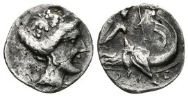 EUBOIA, Histiaia. Tetróbolo. 196-146 a.C. A/ Cabeza de la ninfa Histiaia a derecha, con cabello decorado con racimos de uva y hojas de parra. R/ Ninfa...