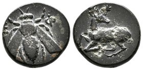IONIA, Ephesos. Ae10. 390-300 a.C. Ceca incierta. A/ Abeja. R/ Ciervo saltando a izquierda con cabeza vuelta. SNG von Aulock 1838 & 7823. Ae. 1,97g. M...