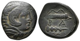 REINO DE MACEDONIA. Alejandro III. Ae, Unidad. 336-323 a.C. Ceca incierta en Macedonia. A/ Cabeza de Hércules a derecha con tocado de piel de león. R/...