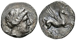 EMPORITON. Dracma. Sant Martí de Empurias (Gerona). 220-150 a.C. A/ Cabeza de Perséfone-Aretusa a derecha, rodeada de tres delfines. R/ Pegaso a derec...